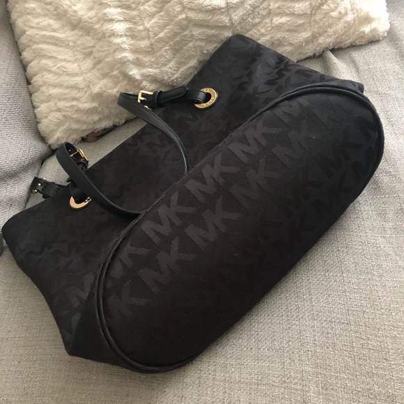 Michael Kors MK purse - Picture 5 of 5